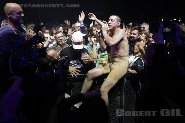 THE FAT WHITE FAMILY - 2022-08-20 - SAINT MALO - Fort de St Pere - 